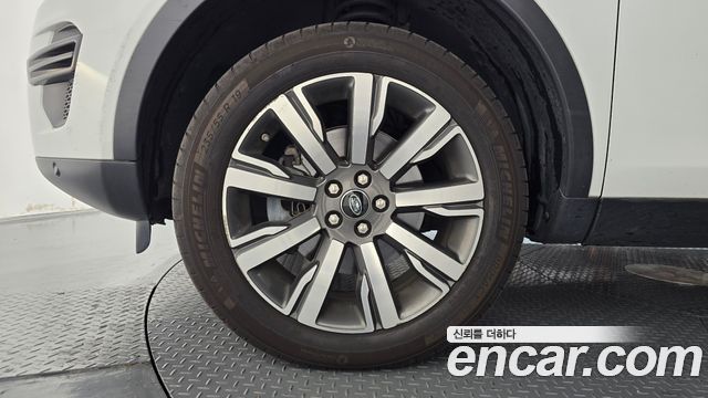 Land Rover Discovery Sport 2017 — photo 5