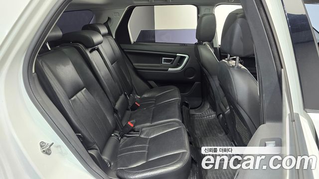Land Rover Discovery Sport 2017 — photo 11