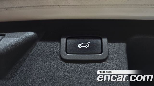 Land Rover Discovery Sport 2017 — photo 19