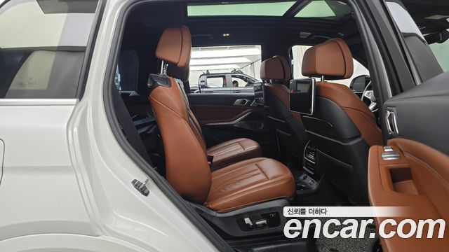 BMW X7 2021 — photo 17