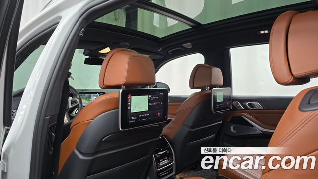 BMW X7 2021 — photo 24