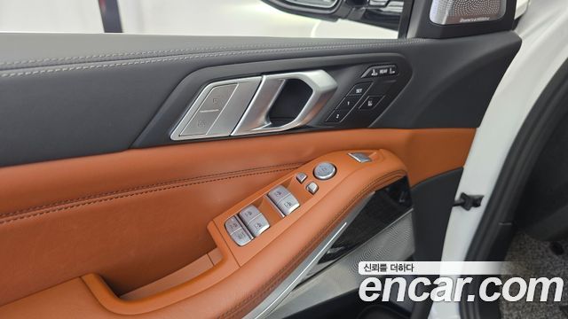 BMW X7 2021 — photo 29