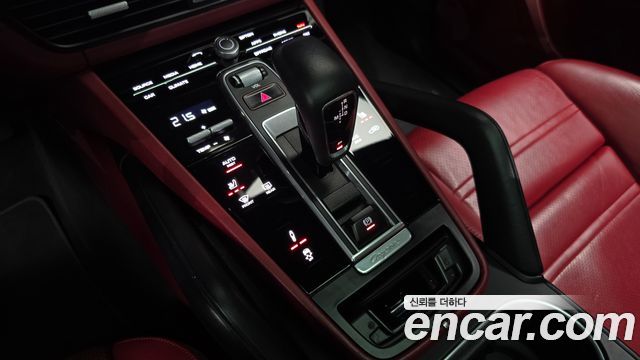 Porsche Cayenne 2021 — photo 12