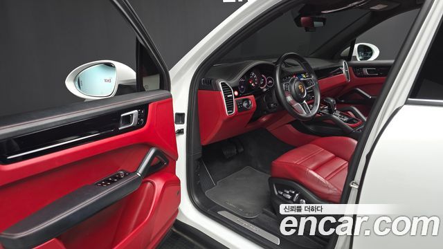 Porsche Cayenne 2021 — photo 13