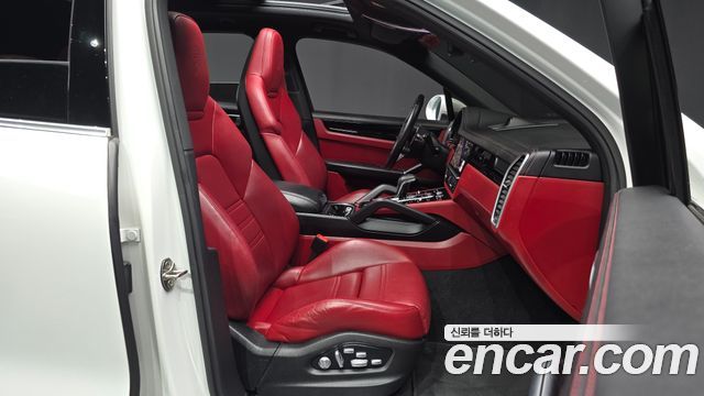 Porsche Cayenne 2021 — photo 17