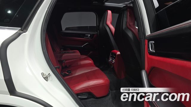 Porsche Cayenne 2021 — photo 18