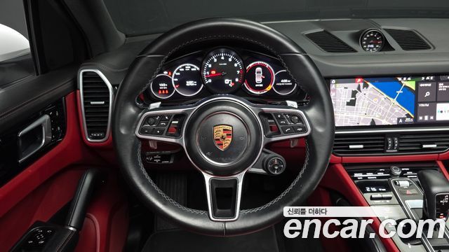 Porsche Cayenne 2021 — photo 19