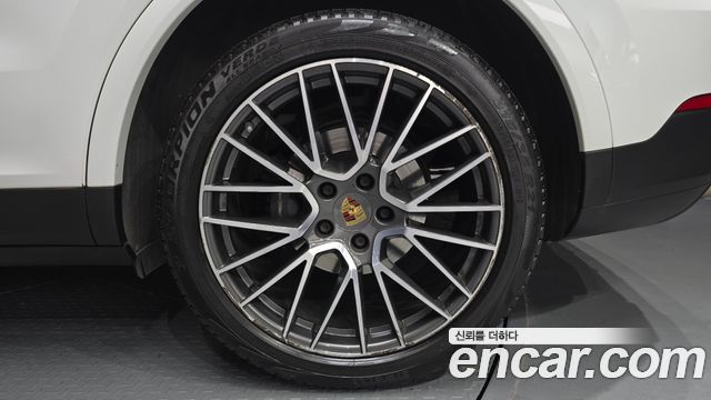 Porsche Cayenne 2021 — photo 7