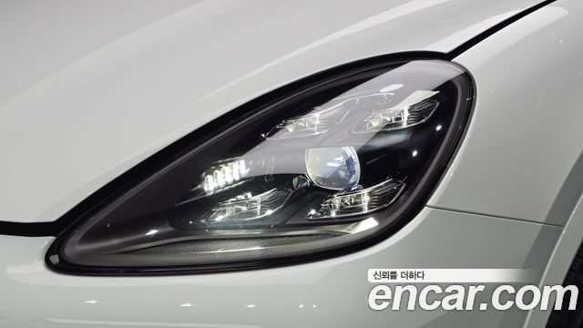 Porsche Cayenne 2021 — photo 8