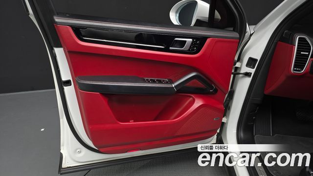 Porsche Cayenne 2021 — photo 14