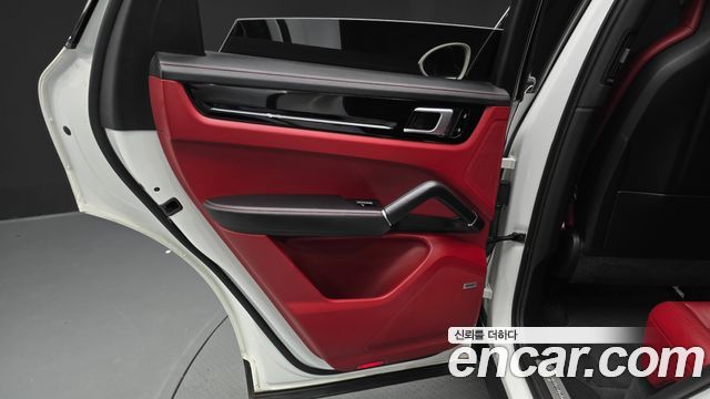 Porsche Cayenne 2021 — photo 15