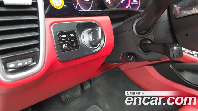 Porsche Cayenne 2021 — photo 33