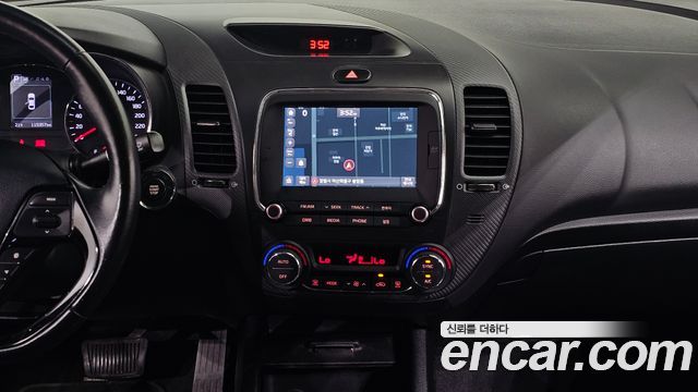 Kia K3 2018 — photo 20