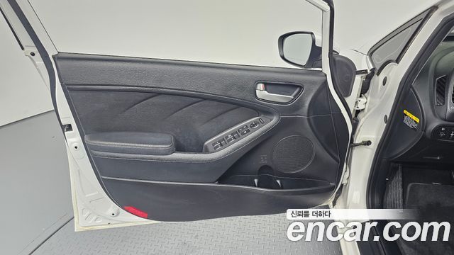 Kia K3 2018 — photo 14