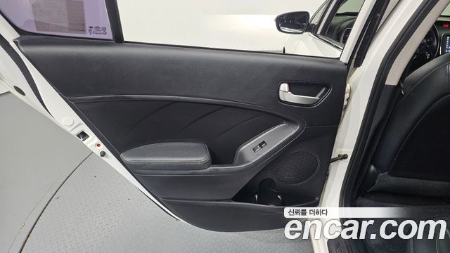 Kia K3 2018 — photo 15