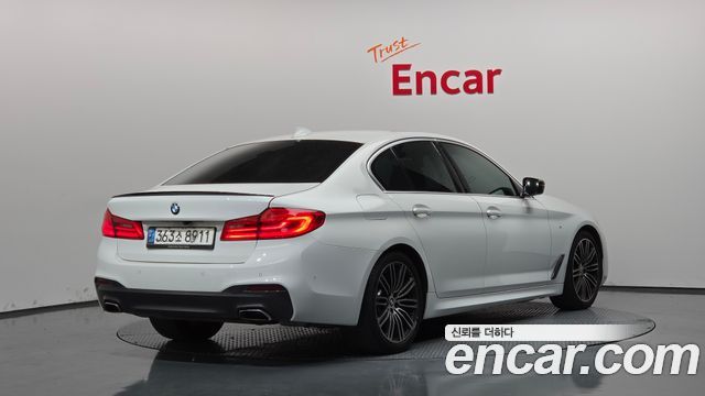BMW 5-Series 2019 — photo 2