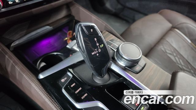 BMW 5-Series 2019 — photo 9
