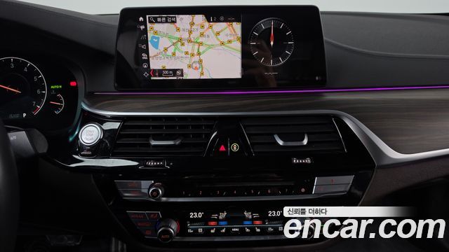 BMW 5-Series 2019 — photo 12