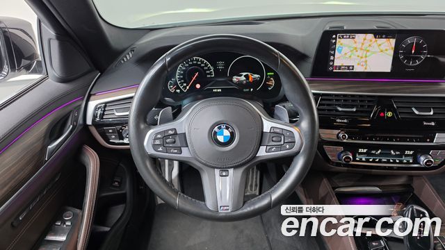 BMW 5-Series 2019 — photo 13