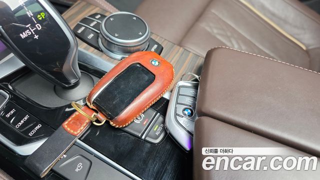 BMW 5-Series 2019 — photo 14