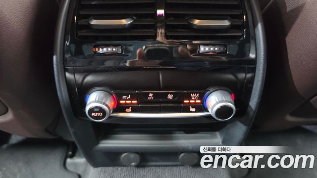 BMW 5-Series 2019 — photo 20