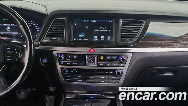 Genesis G80 2018 — photo 20