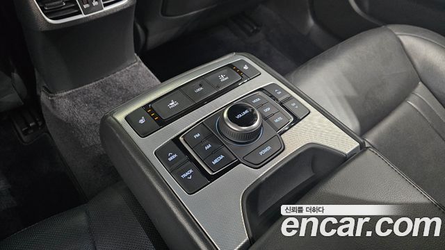 Genesis G80 2018 — photo 25