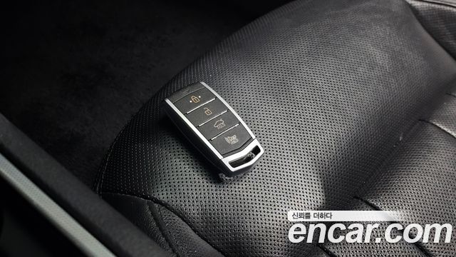 Genesis G80 2018 — photo 35