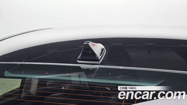 Genesis G80 2018 — photo 37