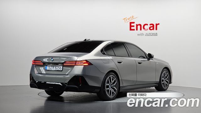 BMW 5-Series 2025 — photo 2