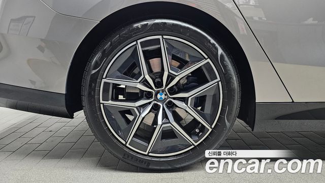 BMW 5-Series 2025 — photo 5