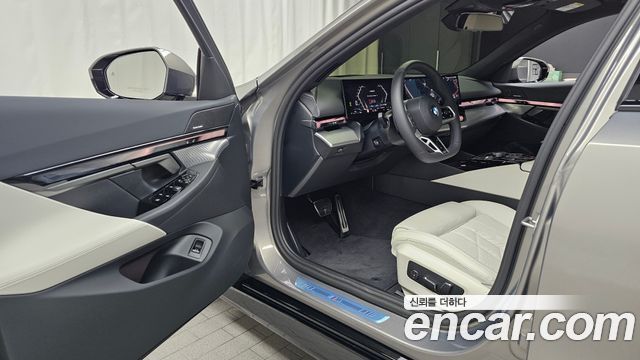 BMW 5-Series 2025 — photo 13