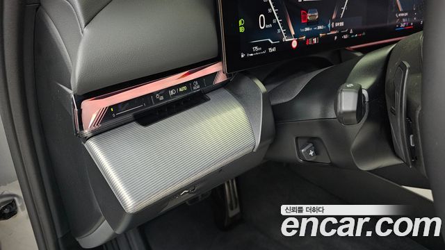 BMW 5-Series 2025 — photo 26
