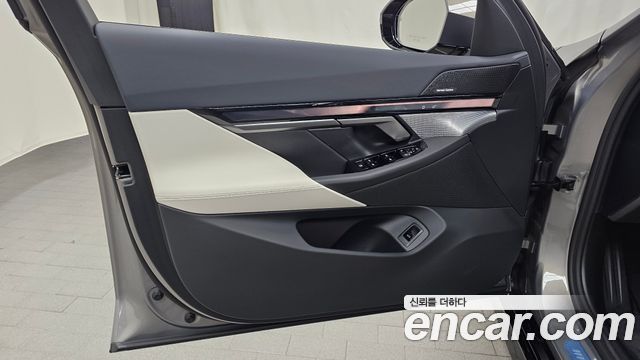 BMW 5-Series 2025 — photo 14