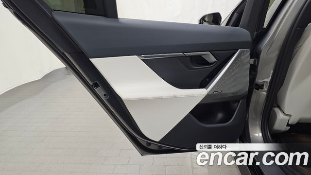 BMW 5-Series 2025 — photo 15