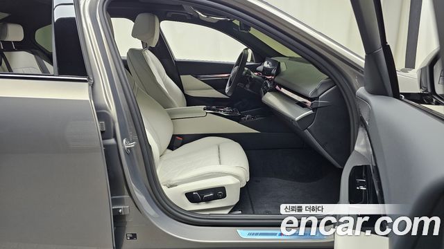 BMW 5-Series 2025 — photo 16