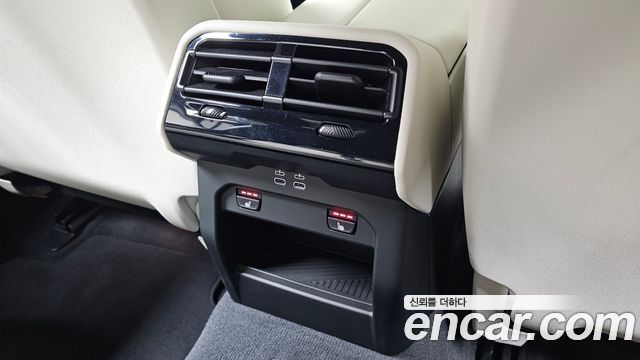 BMW 5-Series 2025 — photo 32