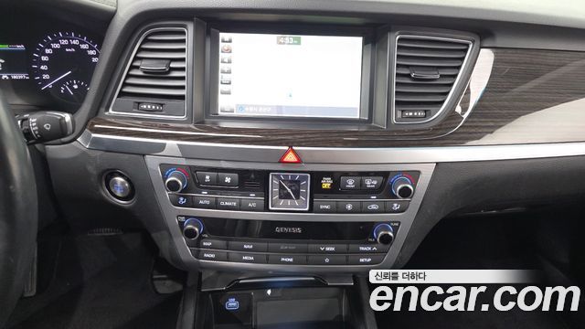 Genesis G80 2019 — photo 14
