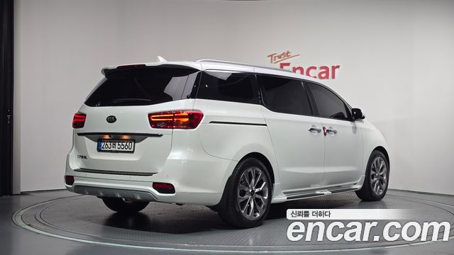 Kia Canival 2019 — photo 2