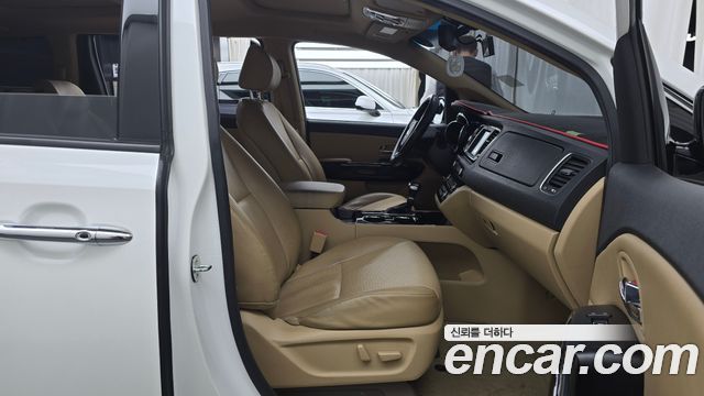 Kia Canival 2019 — photo 11