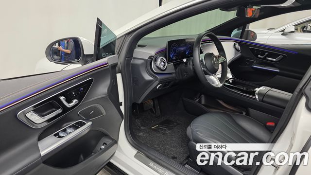 Mercedes-Benz EQE 2024 — photo 13