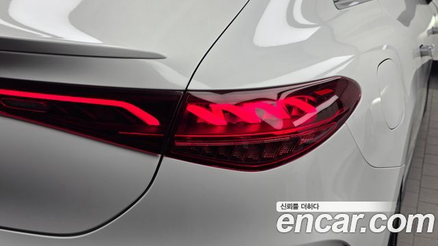 Mercedes-Benz EQE 2024 — photo 9