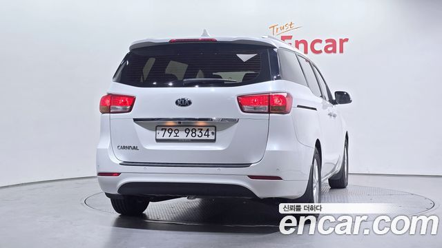 Kia Canival 2016 — photo 4