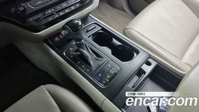 Kia Canival 2016 — photo 9