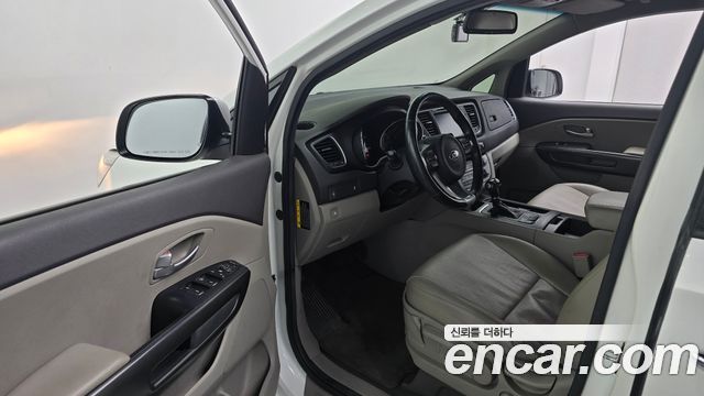Kia Canival 2016 — photo 10