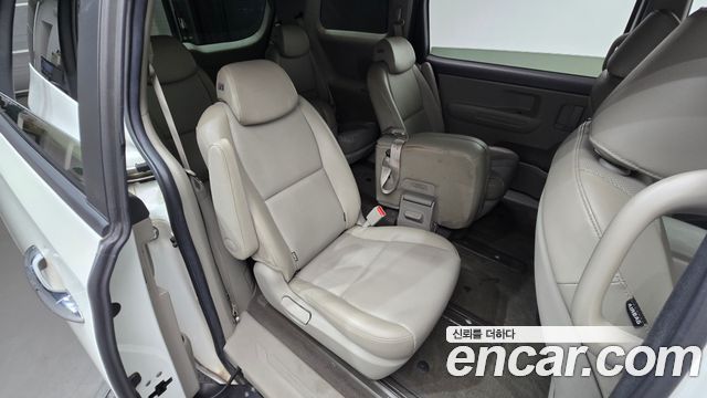 Kia Canival 2016 — photo 11