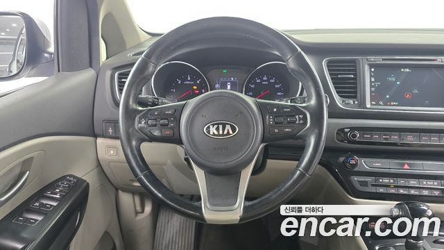 Kia Canival 2016 — photo 13