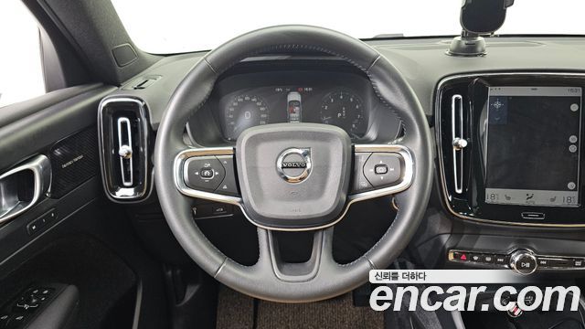 Volvo XC40 2019 — photo 21