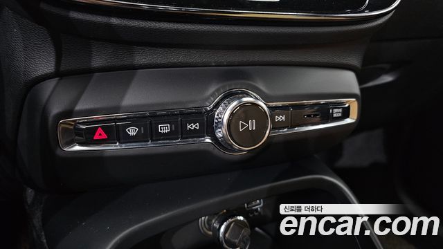 Volvo XC40 2019 — photo 26