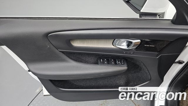 Volvo XC40 2019 — photo 14